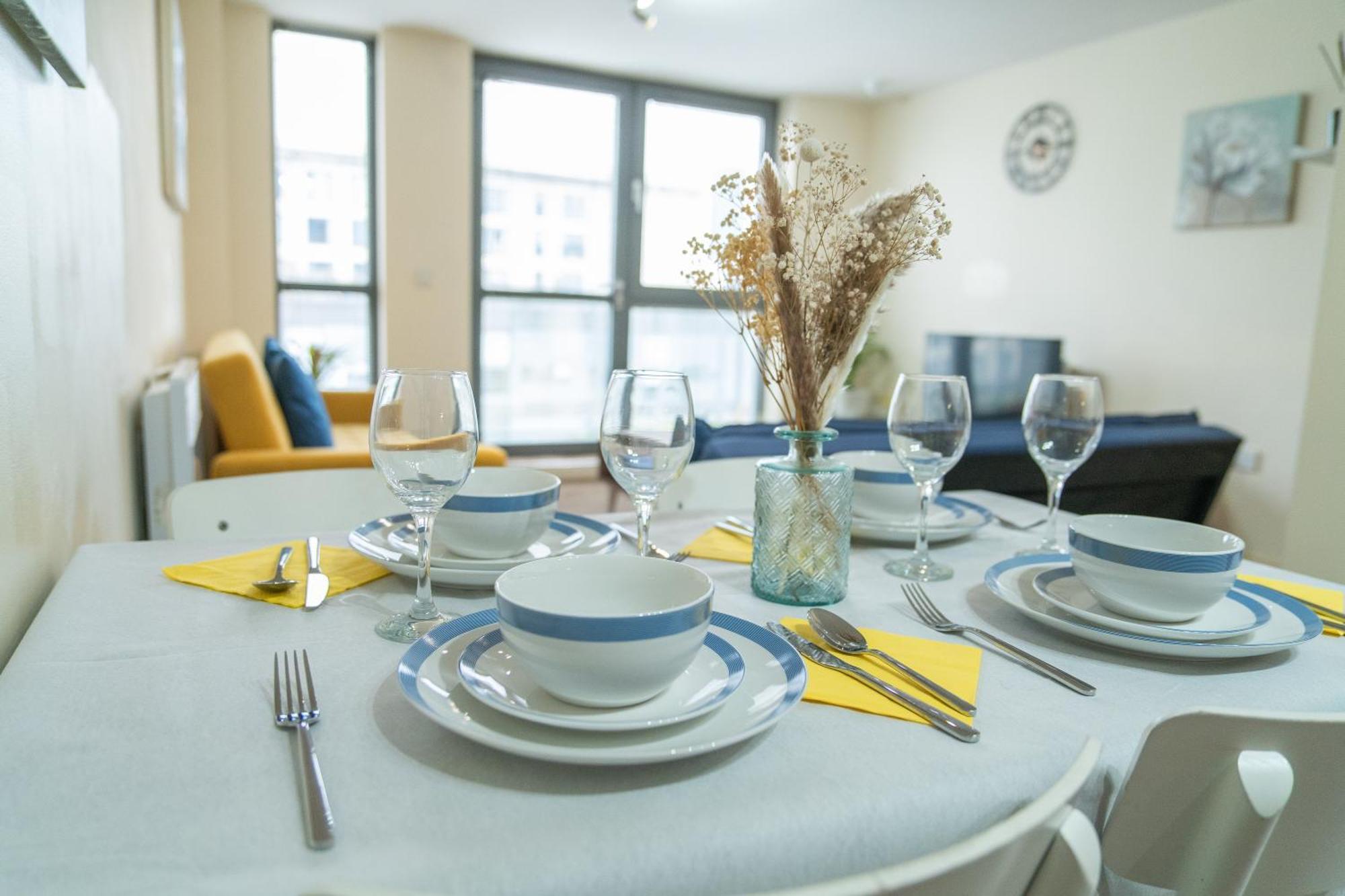 Stay In Our Stylish Flat! & Secure Building & Sleeps Up To 4 버밍엄 외부 사진