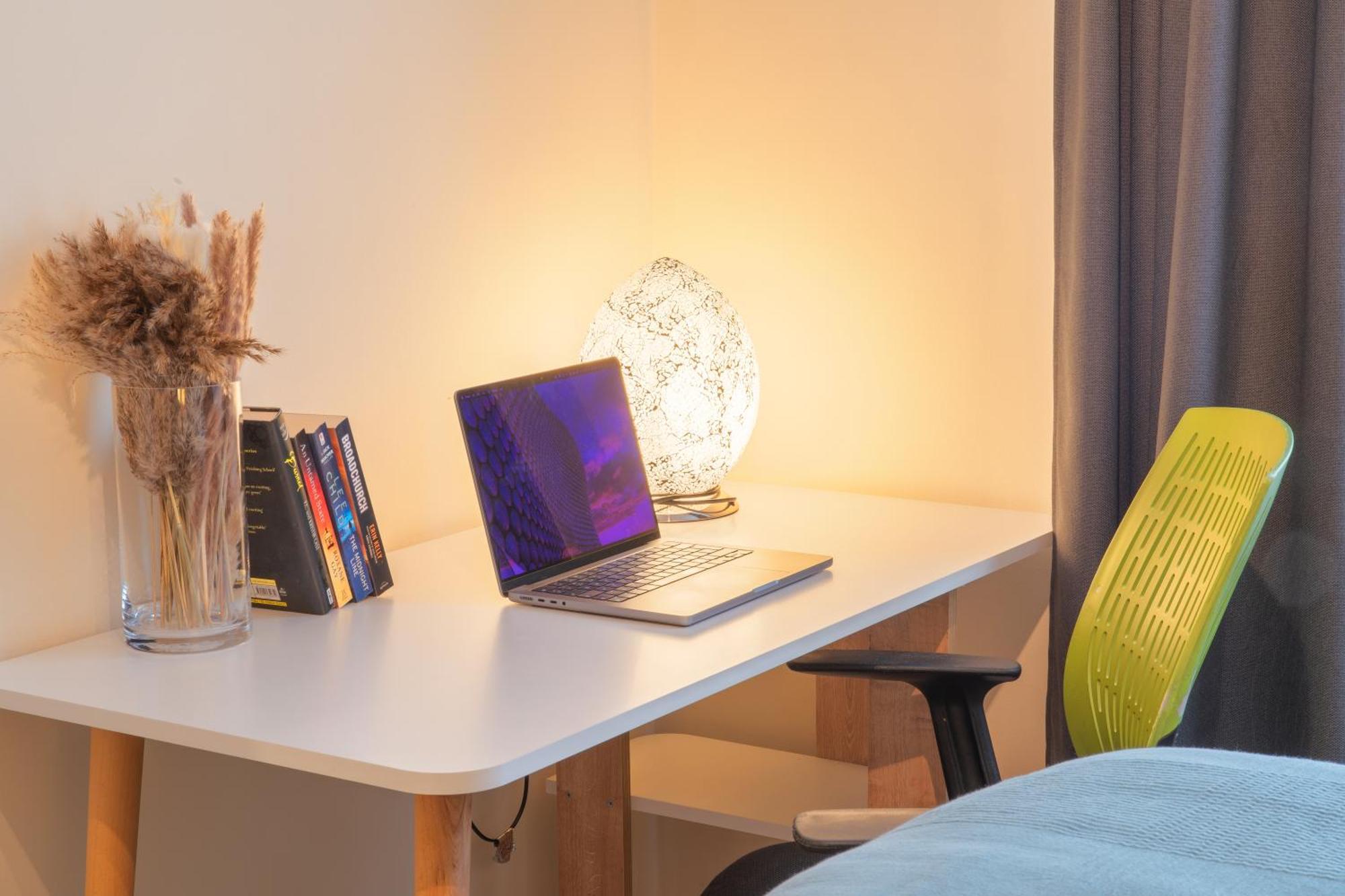 Stay In Our Stylish Flat! & Secure Building & Sleeps Up To 4 버밍엄 외부 사진