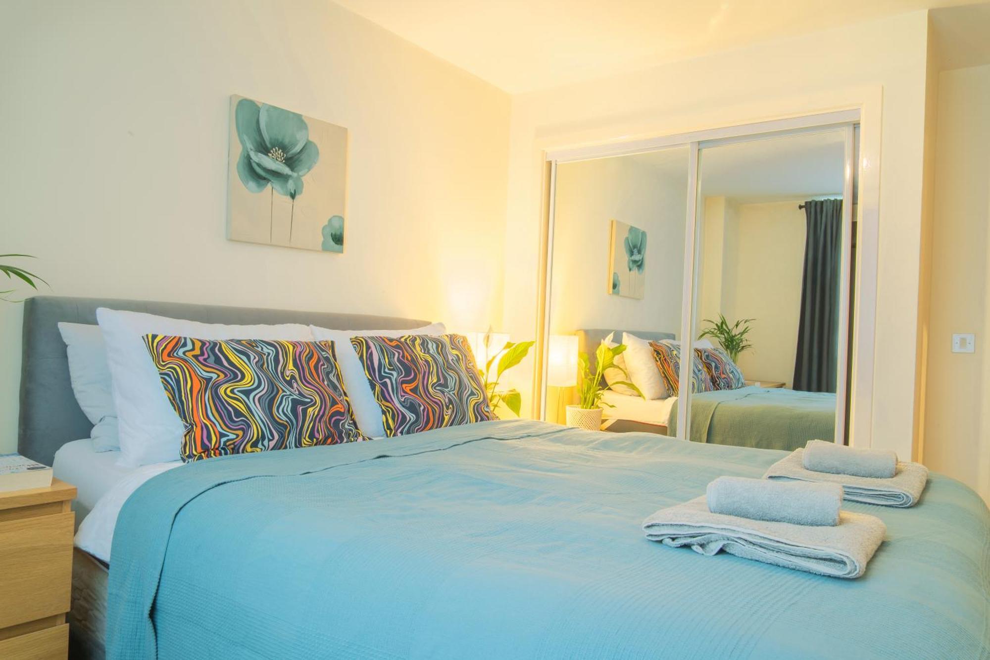 Stay In Our Stylish Flat! & Secure Building & Sleeps Up To 4 버밍엄 외부 사진