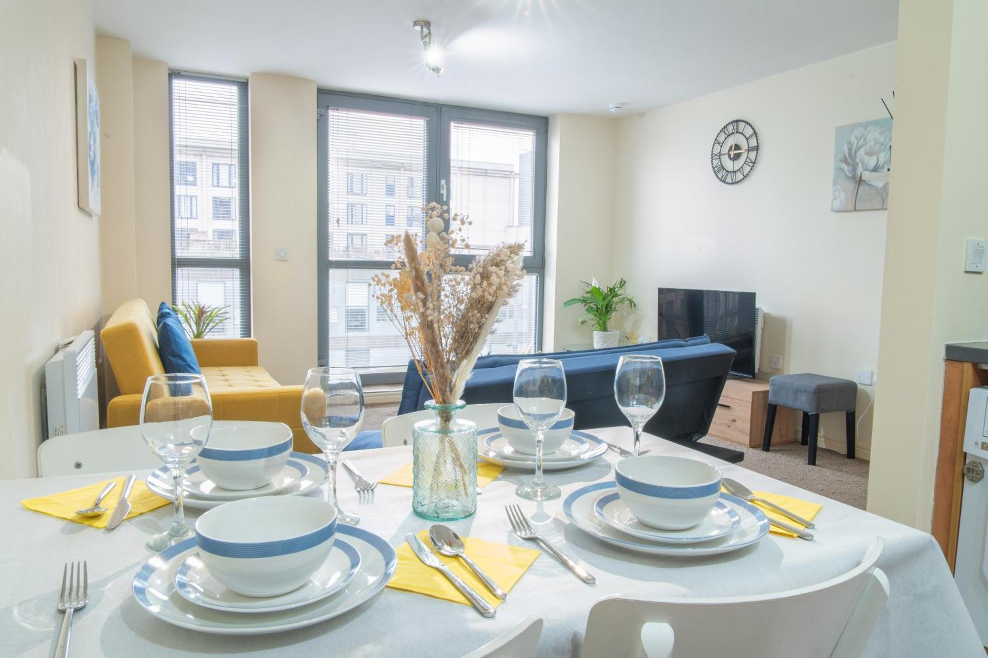 Stay In Our Stylish Flat! & Secure Building & Sleeps Up To 4 버밍엄 외부 사진