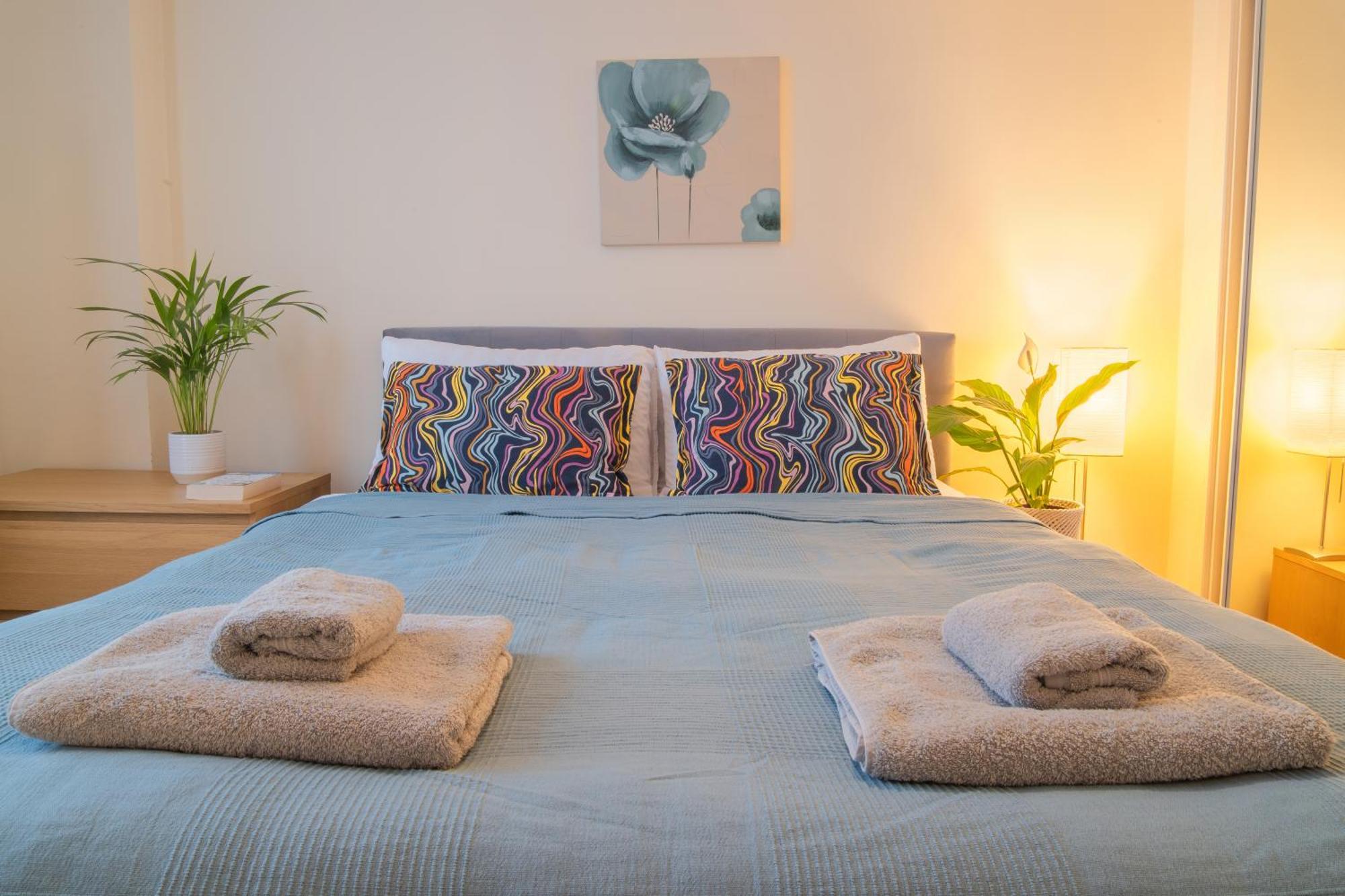 Stay In Our Stylish Flat! & Secure Building & Sleeps Up To 4 버밍엄 외부 사진